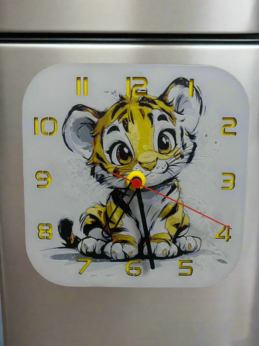 🐯 Ceas de perete/birou personalizat copii cu tigrișor – Imprimare 3D pentru camera copiilor