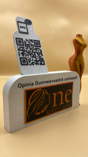 Stand personalizat cu cod QR,NFC,recenzii Google review,statueta figurina 3D și logo – Branding profesional