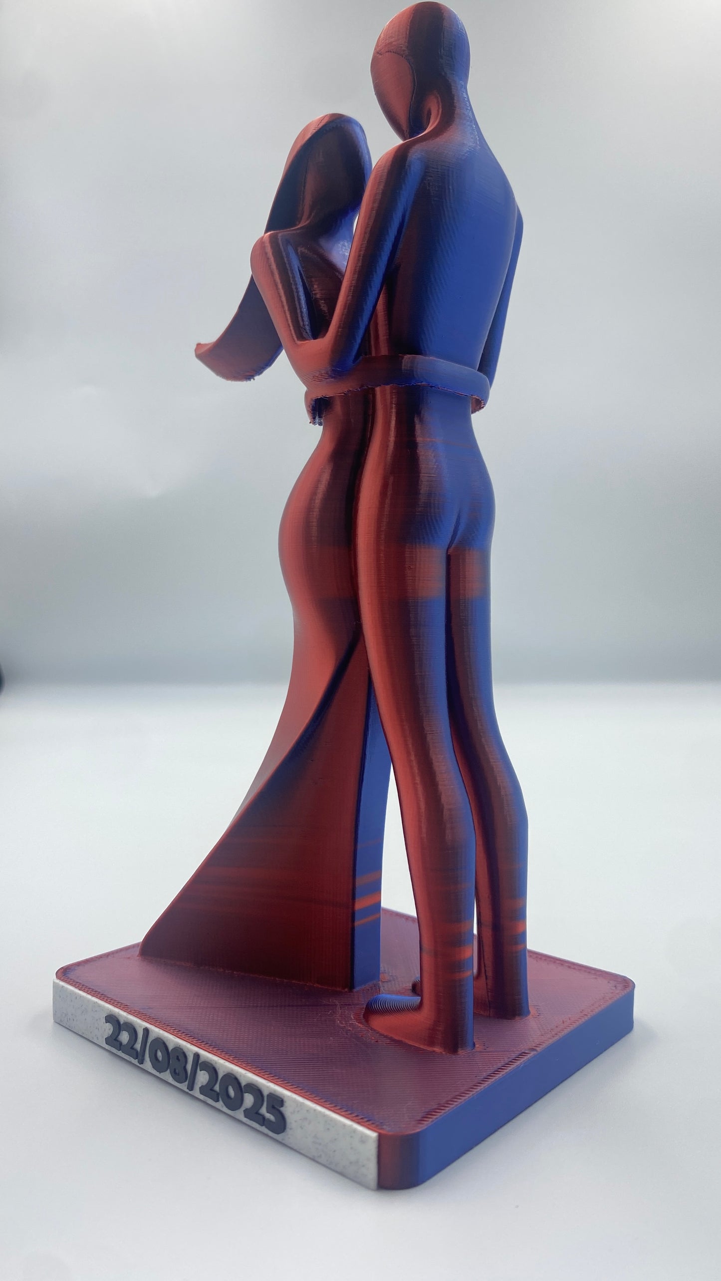 Statuetă 3D personalizată pentru cununie – un cadou unic pentru miri