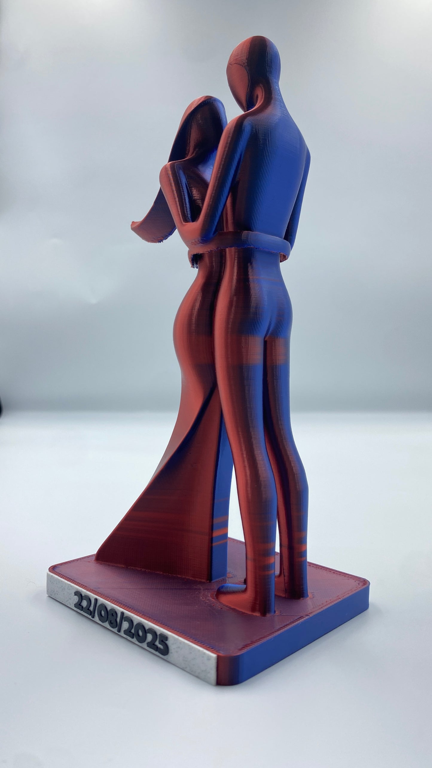 Statuetă 3D personalizată pentru cununie – un cadou unic pentru miri