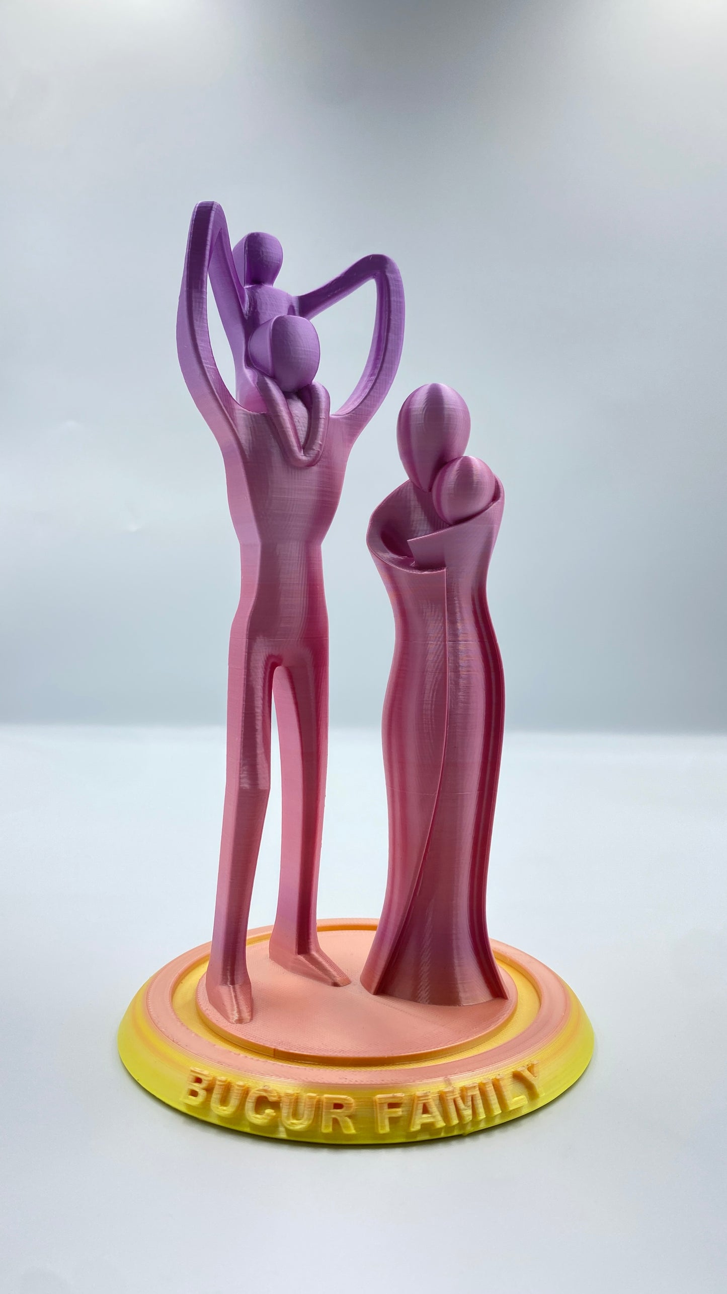 Statuetă 3D părinți și doi copii – amintire unică de familie