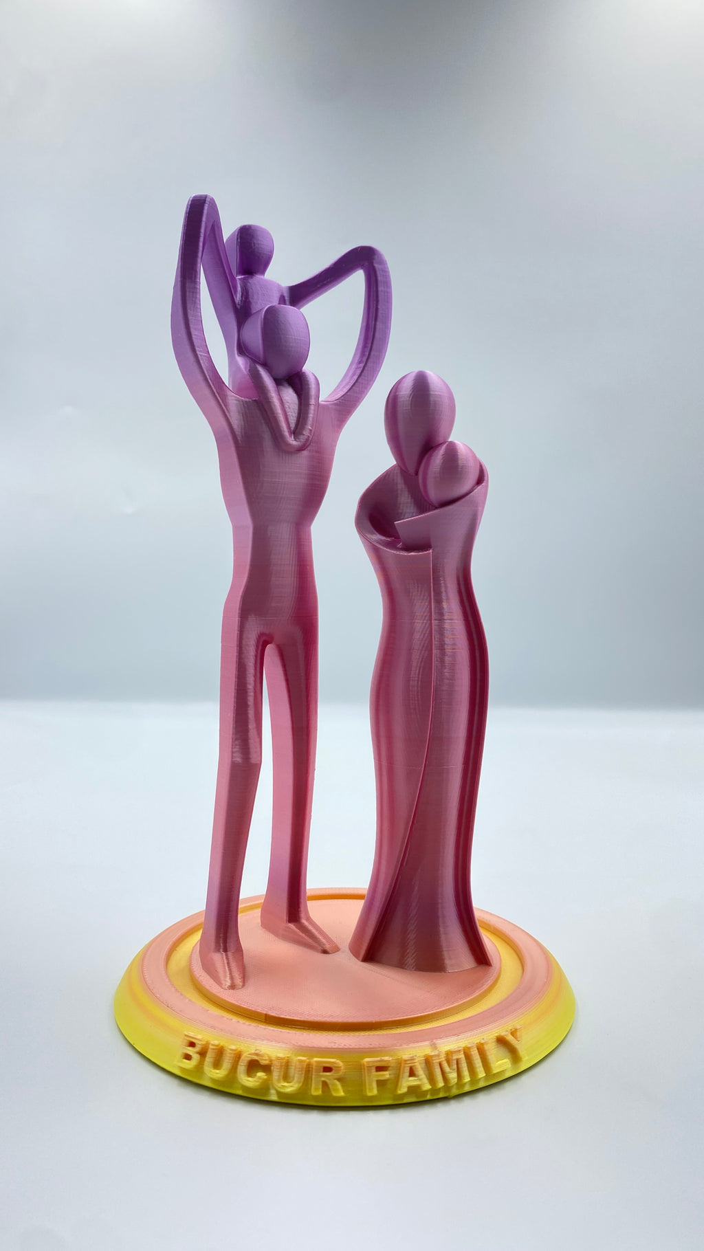 Statuetă 3D părinți și doi copii – amintire unică de familie
