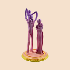 Statuetă 3D părinți și doi copii – amintire unică de familie