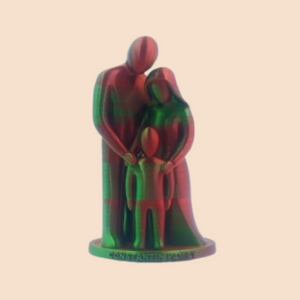 Statuetă 3D părinți și copil – simbolul iubirii de familie